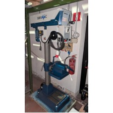 TRAPANO A COLONNA usato CON VARIATORE DI VELOCITA', INVERSIONE PER MASCHIATURA, impianto refrigrazione, piano girevole e morsa, SERRMAC TCO 35
